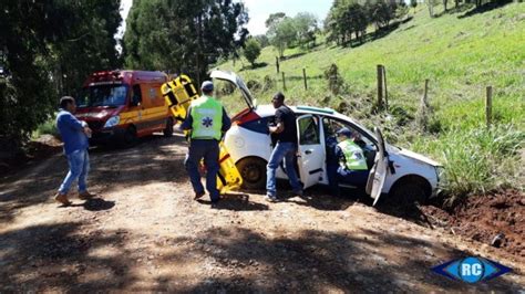 Caco Da Rosa Casal Fica Ferido Ap S Ve Culo Colidir Contra Barranco