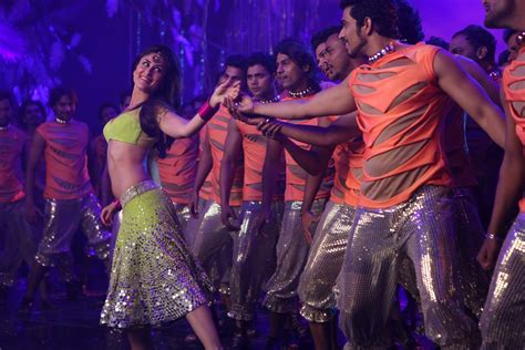 Kareena Kapoor Sexy Stills From Item Song Halkta Halkat Jawani In