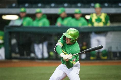 Every Starter Scores For Oregon Baseball In 14 8 Win At Washington