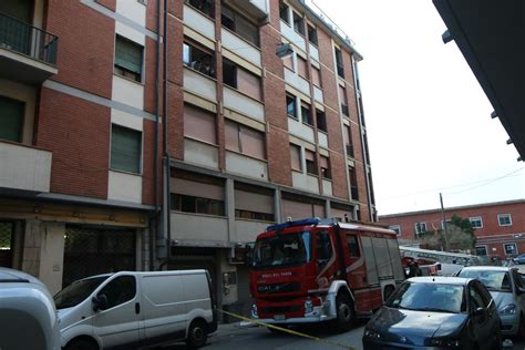 Paura Per Un Incendio Evacuato Un Palazzo