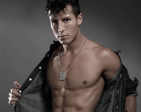 SOMOS Jóvenes LGTB El actor porno gay Edin Sol víctima de una agresión homófoba en Nueva York