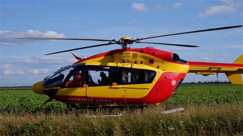 Lot Et Garonne écrasé Par Son Tracteur Un Homme De 82 Ans évacué En