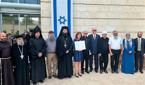 Los L Deres Religiosos En Israel Firman La Declaraci N Clim Tica De