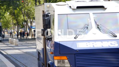 how much does a armored truck driver make 2