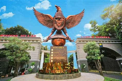 Keren Inilah Universitas Terbaik Di Semarang Versi Edurank Termasuk