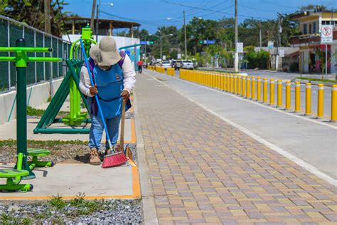 Las Cuadrillas De Limpieza Realizaron Su Labor En La Avenida Y Rea