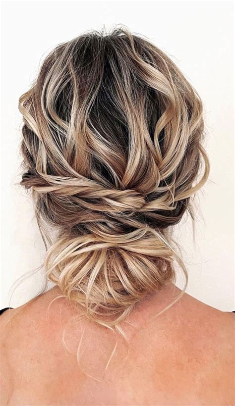 32 Classy Pretty And Modern Messy Hair Looks Textured Undone Updo