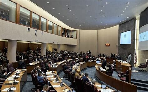 Chicago council narrowly passes ceasefire resolution, becoming largest ...