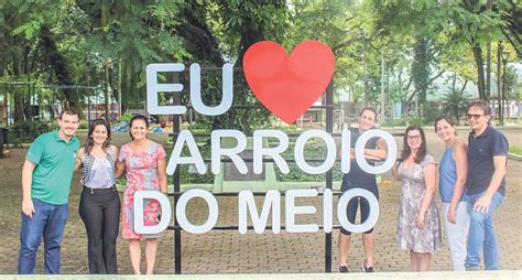 Praça Flores da Cunha recebe letreiro que enaltece amor pelo município