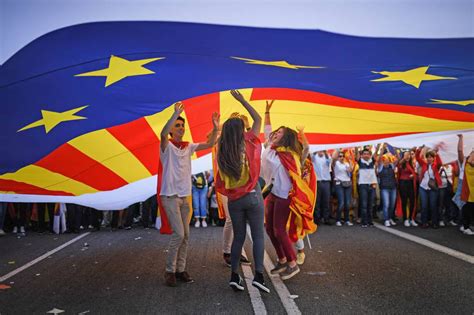 Dui Manifestación En Barcelona Contra La Independencia De Cataluña En Imágenes Manifestación