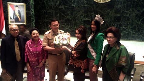 Finalis Putri Indonesia 2016 Menangis Di Depan Ahok ShowBiz Liputan6