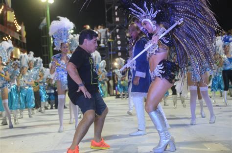 Diego Maradona bailó y cantó junto a sus hermanos en Carnaval de