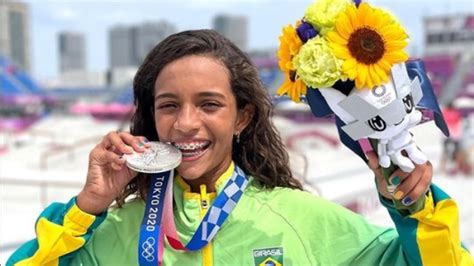 Aos 13 anos Rayssa Leal faz história e conquista a prata nos Jogos de