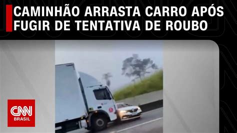 Caminhão arrasta carro na Rodovia Anhanguera após fugir de tentativa de