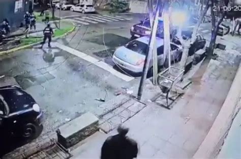 VIDEO Un patrullero perseguía a delincuentes y atropelló a un grupo de