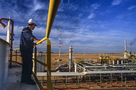 Algeria Begins Work On Project To Develop Key Oilfield Oil Gas