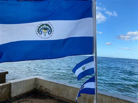 El Salvador flag: Fascinating story behind flag of the Salvadorian people