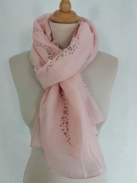 Foulard Nude Imprim Brillant Motif Toile Filante La Malle De Mary