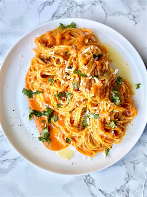 Vegan Creamy Red Bell Pepper Pasta