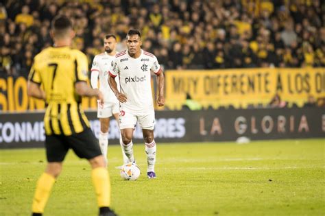 Peñarol arma emboscada e Fla de Tite cai sem atirar