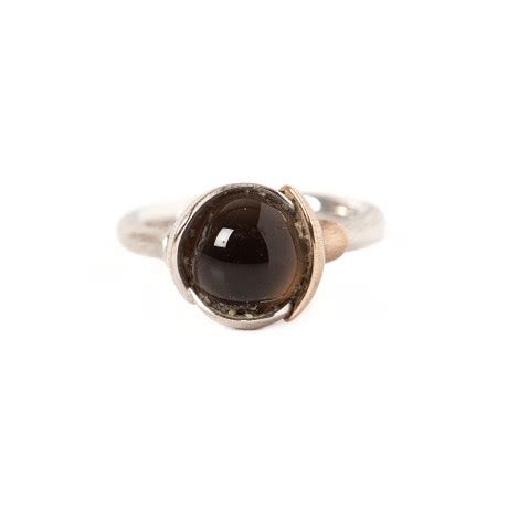 CHARLOTTE LYNGGAARD Ring Lotus 18K Vitguld Med Cabochonslipad