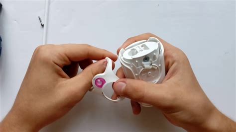 Teardown of Braun Silk épil 7 epilator how to change the battery