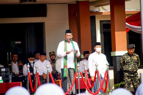 Kang Jimat Menjadi Pembina Dalam Upacara Hari Santri Nasional Tahun