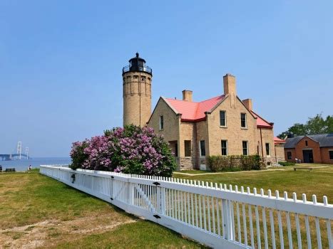 Solve Old Mackinac Point Lighthouse Jigsaw Puzzle Online With Pieces