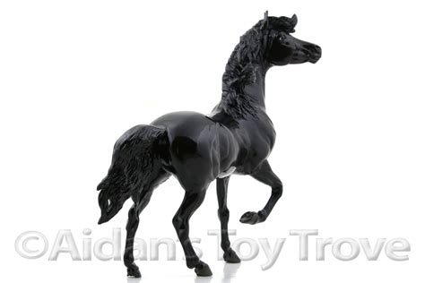 Breyer Namid 711241 Glossy Finish