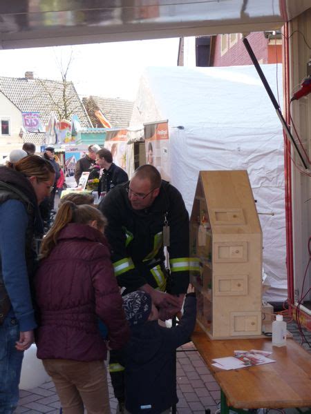 Feuerwehr Informiert Ber Rauchmelder Und Wirbt F R Den