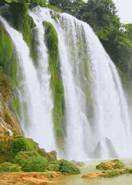 ȘTIRI CĂLĂTOR PRIN LUMEA PLANETEI ALBASTRE NATURA FORȚĂ ȘI FRUMUSEȚE