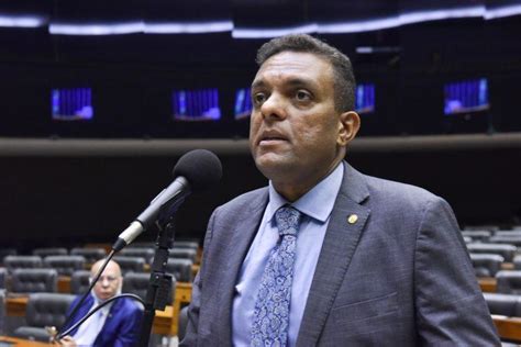 Deputado Otoni de Paula representa juiz que bloqueou sua conta salário