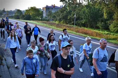 Piesza pielgrzymka do Sanktuarium Matki Bożej w Starej Wsi ZDJĘCIA