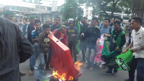 Dua Kepala Polisi Bocor Akibat Lemparan Batu Massa Hmi Di Kpk