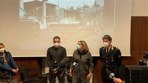 Milano Traffico Illecito Di Rifiuti Nel Campo Nomadi Smantellata