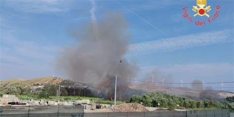 Catanzaro incendio di vegetazione in località Cucullera sul posto 12