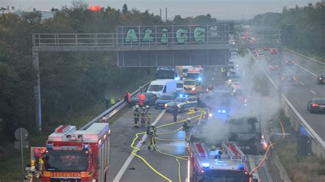 A5 Bei Heidelberg Zwei Menschen Sterben Bei Unfall Im Auto Verbrannt