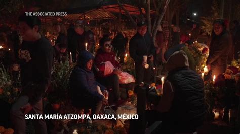 Mexicanos En Oaxaca Honran A Difuntos En El D A De Muertos