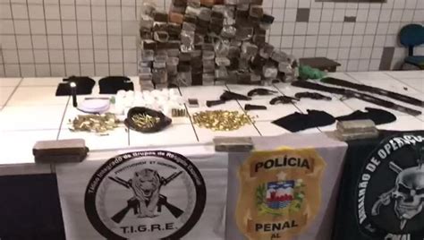 Pol Cia Apreende Armas E Drogas Em Macei Alagoas G