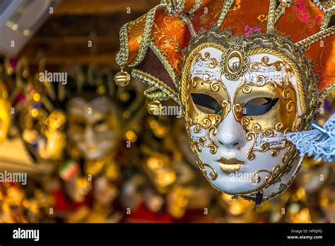 Maskensymbol -Fotos und -Bildmaterial in hoher Auflösung – Alamy