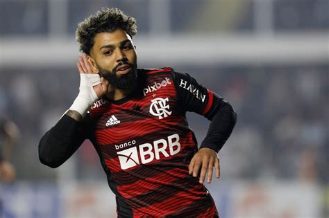 Gabigol tem a chance de superar o número de gols de Zico em finais