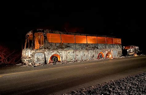 Ônibus pega fogo e fica totalmente destruído em Ipiranga do Piauí GP1