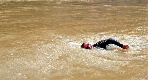 Swimming in the Yangtze river in China • Strel Swimming