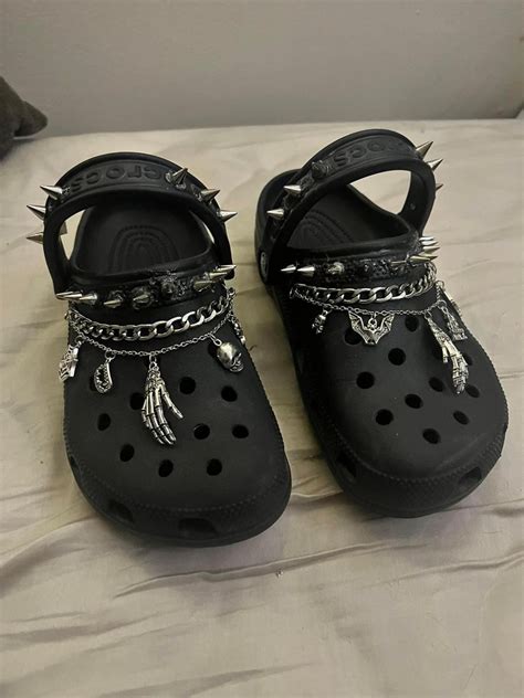 Pin By Umyeahgrace On Fashunnnnnn Crocs Fashion Crocs Outfit Crocs