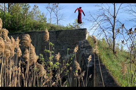 Crimson Dress At Tays Hole In The Wall Remembers Lives Lost