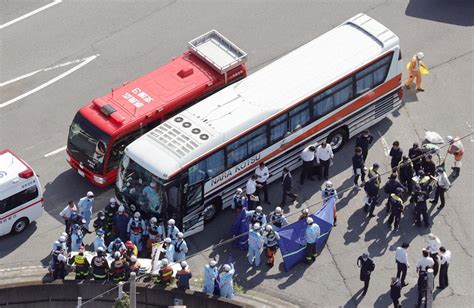 小4遠足の観光バスと貨物自動車接触 奈良・橿原 写真特集26 毎日新聞