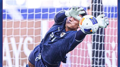 Profil Biodata Kiper Timnas Indonesia Ernando Ari Sutaryadi Yang