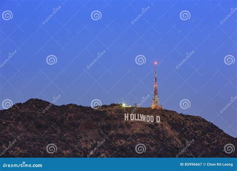 Night View of the Hollywood Sign Editorial Photography - Image of sign ...