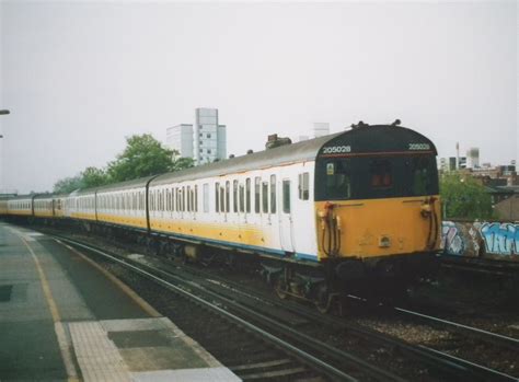 205028 Battersea Park Class 205 Unit No 205028 Passes B Flickr