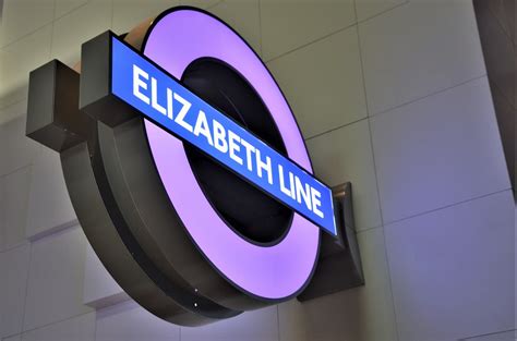 Elizabeth Line Roundel An Elizabeth Line Crossrail Pur Flickr